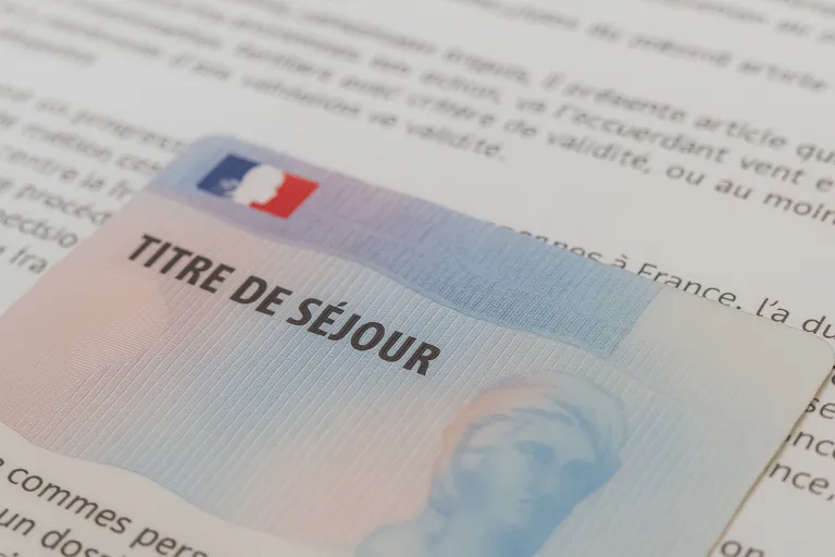 Tout savoir sur le titre de séjour « vie privée et familiale »